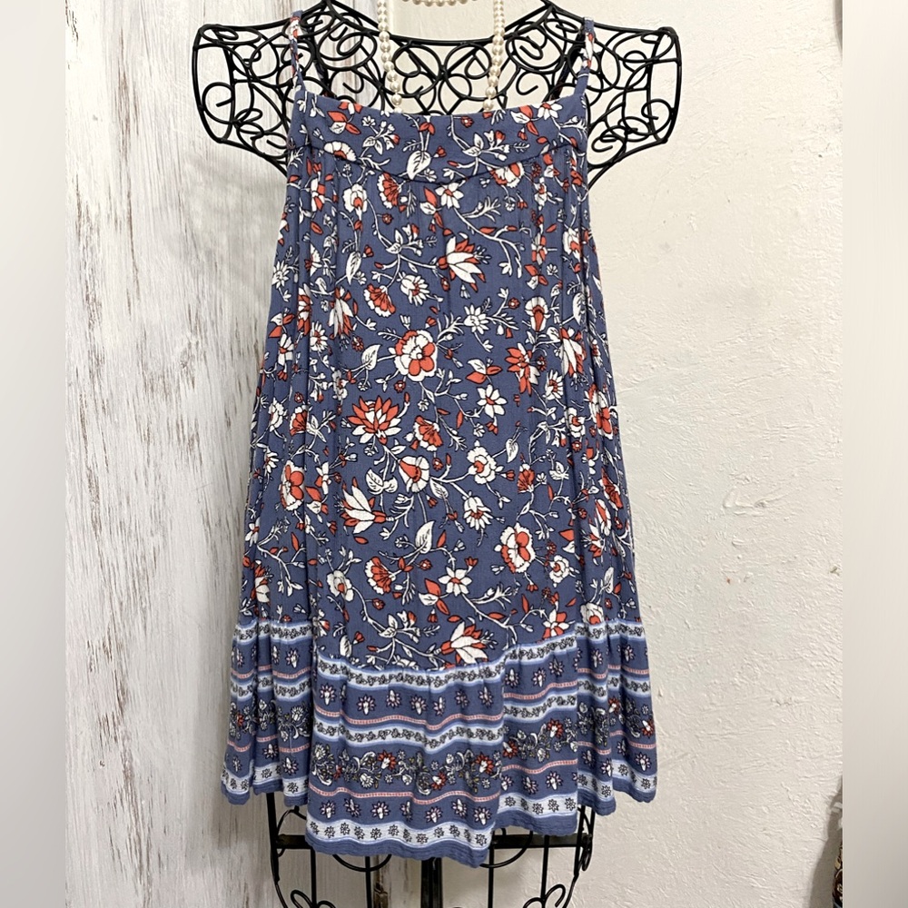 Old Navy Sm sleeveless boho/Bohemian style top with adjustable spaghetti straps.